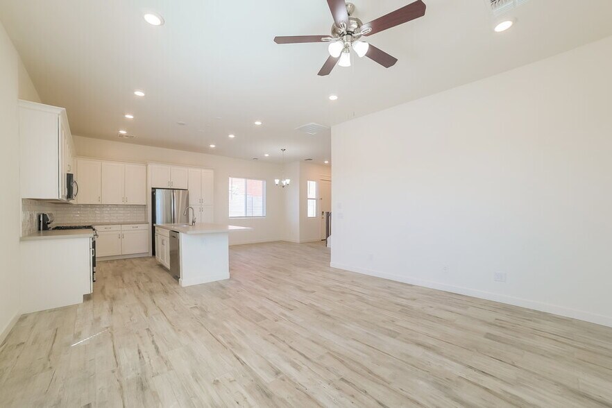 Building Photo - 16028 N 74th Ln