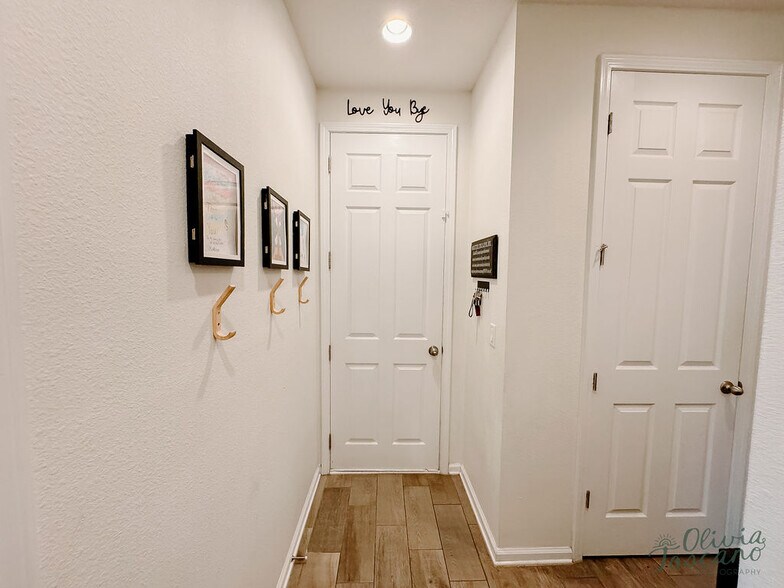 Building Photo - 1078 Persimmon Dr