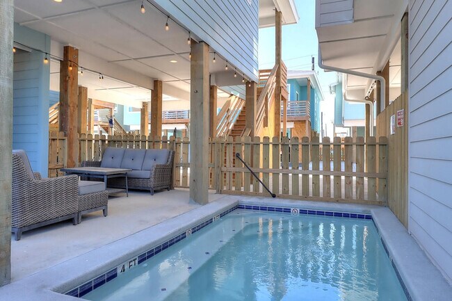 Building Photo - 527 Sand Burr Ln