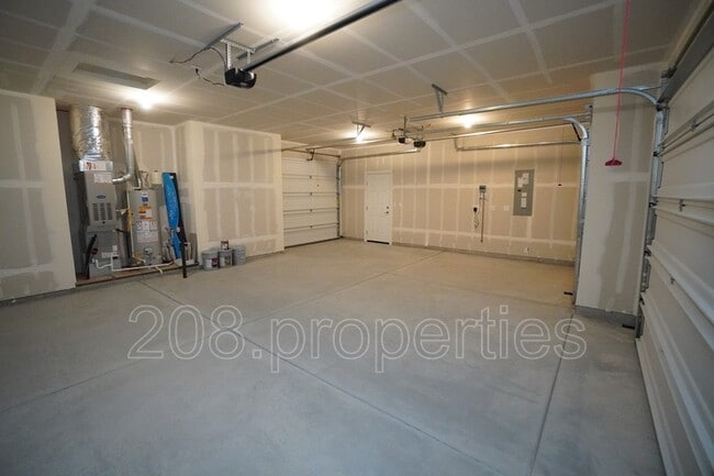 Building Photo - 14561 Pne Knl St