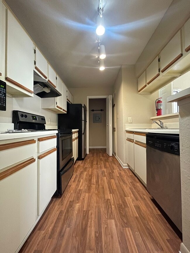 Building Photo - 1X1 Condo for Rent at Regency Gardens Cond...