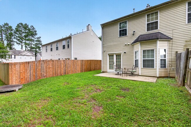 Building Photo - Spacious 3 Bed / 2 Bath Townhouse in Atlanta – $1,995/mo (Trash & Landscaping Included!)