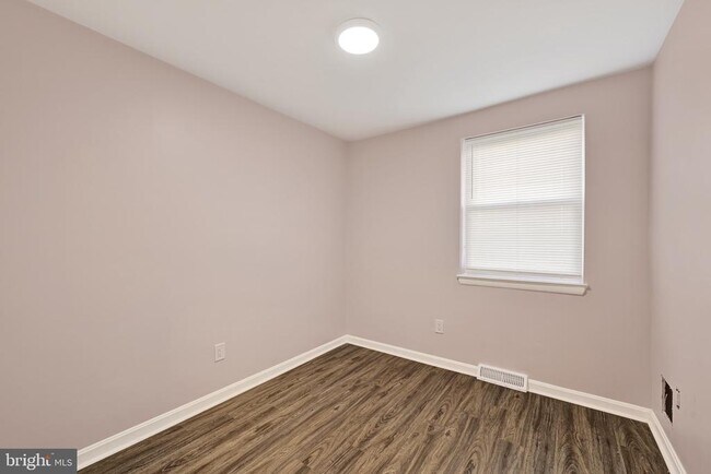 Building Photo - 4411 Falls Bridge Dr