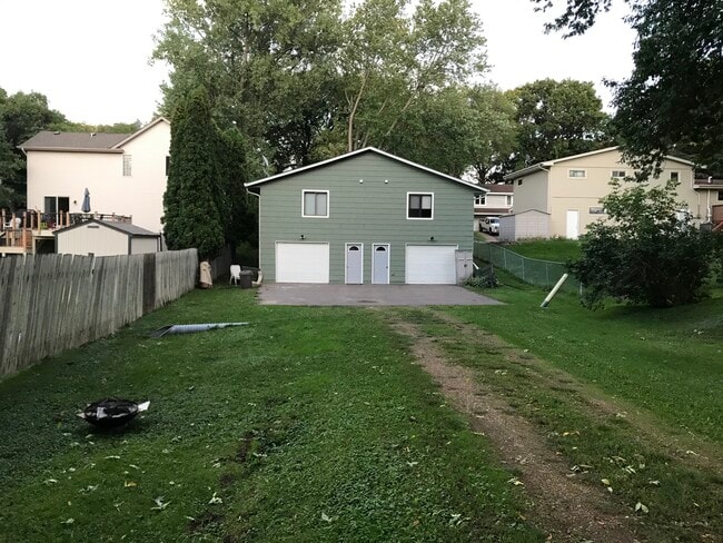 Building Photo - 2131 Cedar Ln