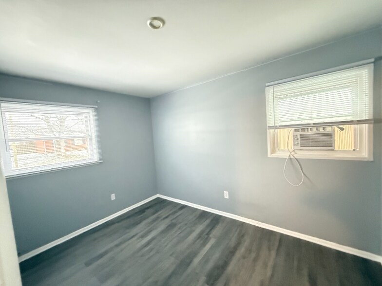 Building Photo - 1328 Longfellow Dr