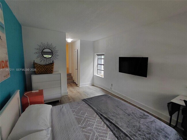 Building Photo - 1050 NE 82nd St