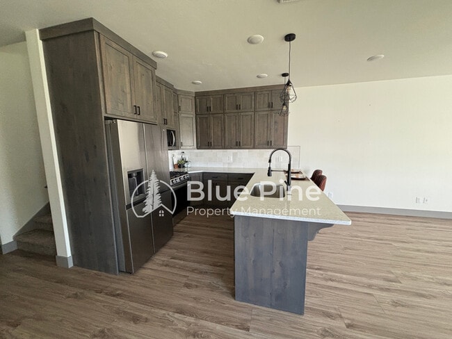 Building Photo - 5133 Beach Dr