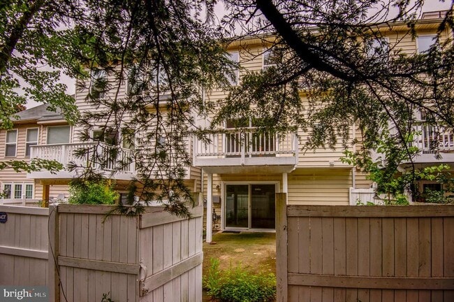 Building Photo - 12050 Edgemere Cir