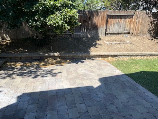 Building Photo - COMING SOON! Beautiful Home with Stunning ...