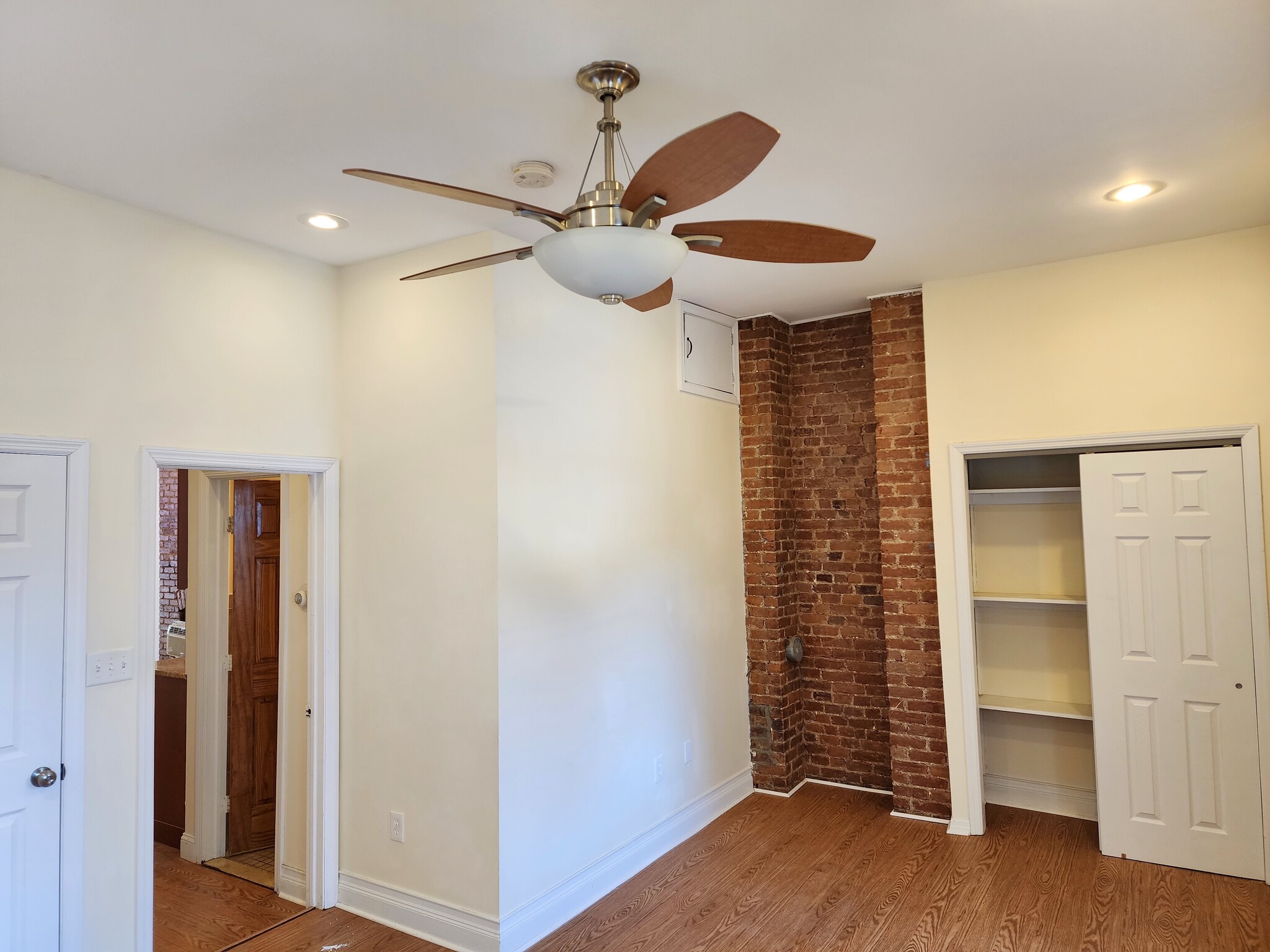 Building Photo - 244 Whiton St