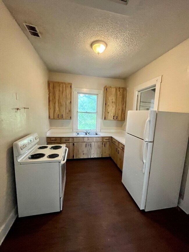 Building Photo - NICE 3BR/1BA Lakeland Home w/Large Covered Porch. NO APPLICATION FEE!