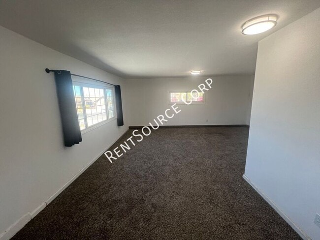 Building Photo - 850 Linda Ln