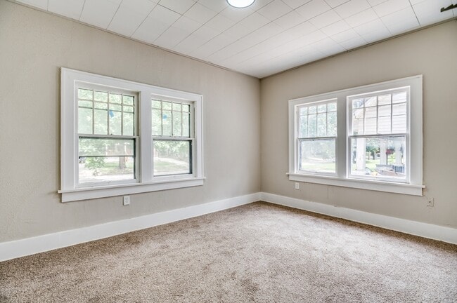 Building Photo - 309 Chautauqua