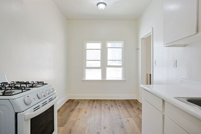 Building Photo - Modern Living in Koreatown: Stylish Studio Apartment