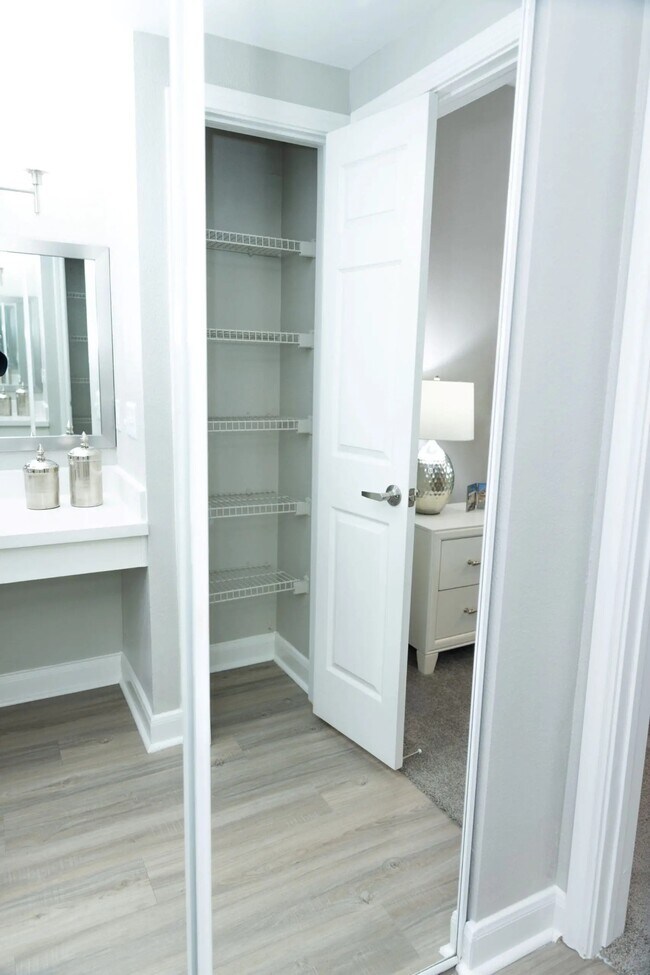 Building Photo - Where Style Meets Sophistication!