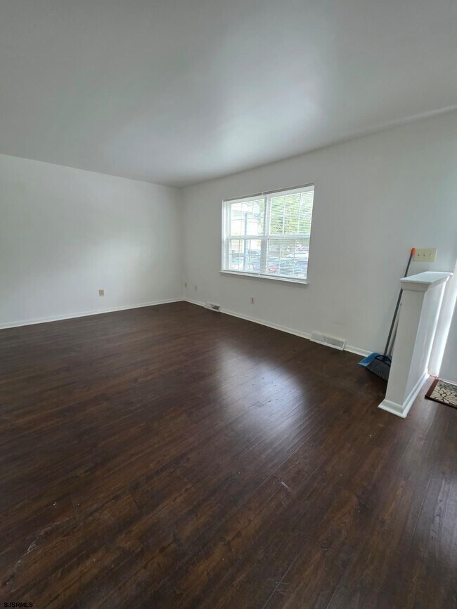 Building Photo - 22 Oyster Bay