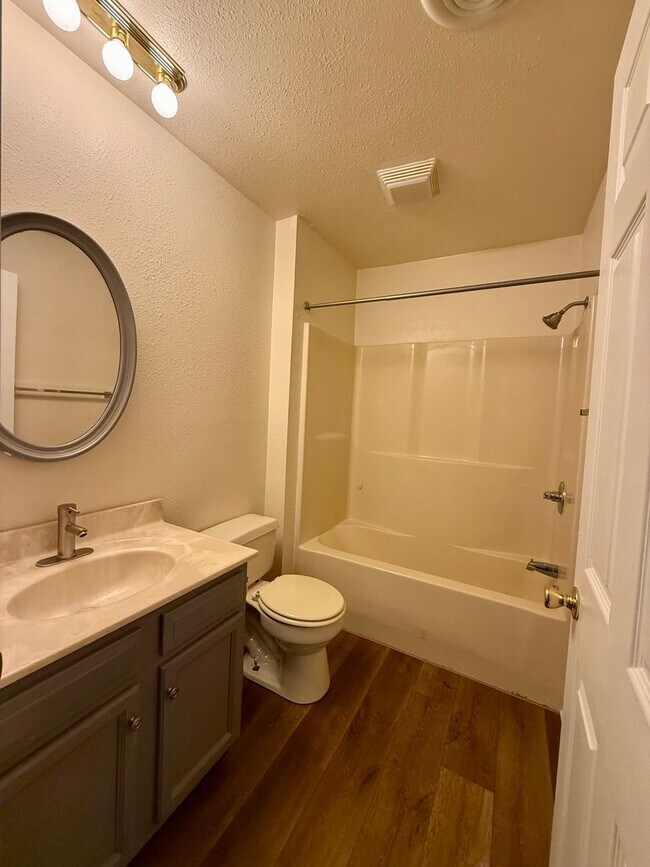 Building Photo - 1555-MF2-E4