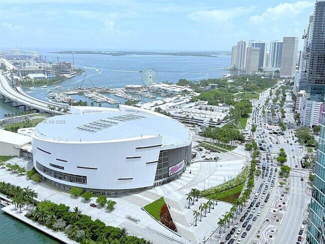 Building Photo - 900 Biscayne Blvd