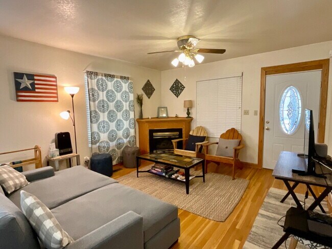 Building Photo - Charming 2-Bedroom Corner Lot Home with Be...