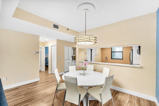 Building Photo - 827 Oak Harbour Dr