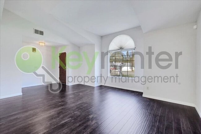 Building Photo - 2624 Walnut Ave