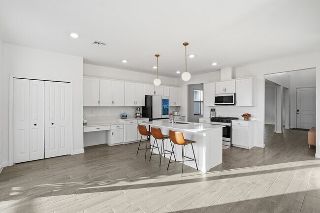 Building Photo - 18579 Ives Dr