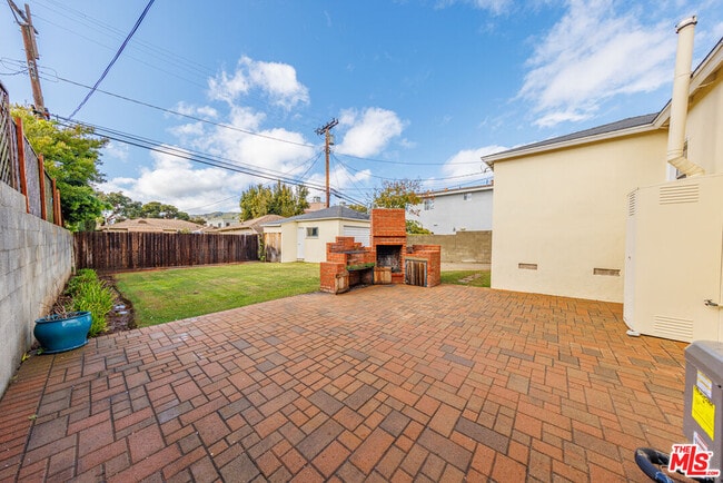 Building Photo - 785 El Medio Ave