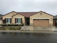 Building Photo - Spacious floor plans 4bedroom, 2.5 bath Gr...