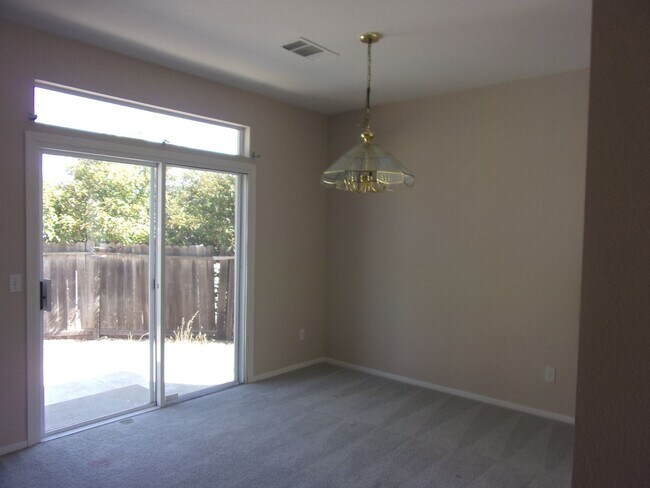 Building Photo - 1609 Paseo Flores Dr