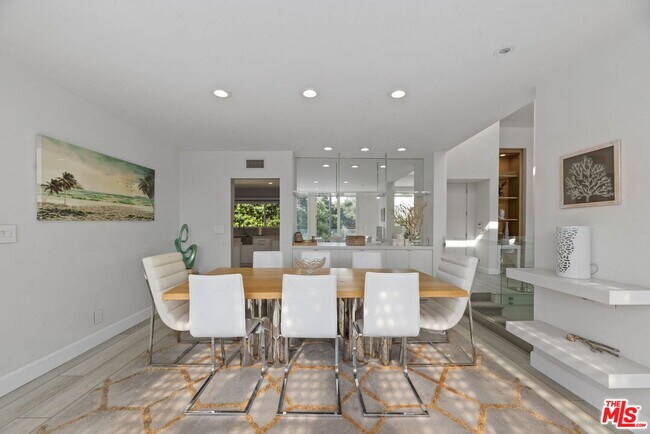 Building Photo - 641 Walther Way