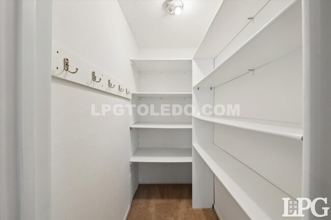 Building Photo - 7044 Springfield Dr