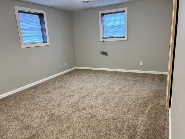 Building Photo - Newly Remodeled - Available Now!