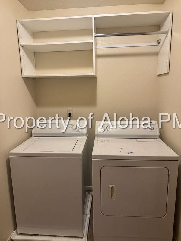 Building Photo - 1065 W Pine Ave