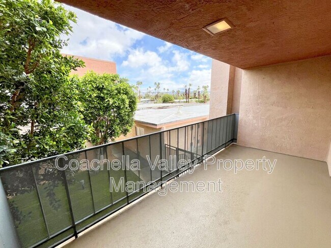 Building Photo - 400 N Sunrise Way