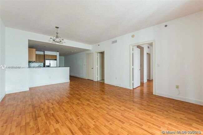 Building Photo - 1060 Brickell Ave