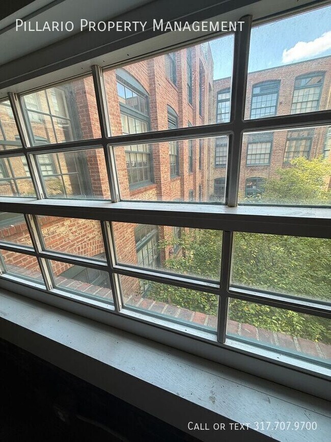 Building Photo - 401 N 10th St