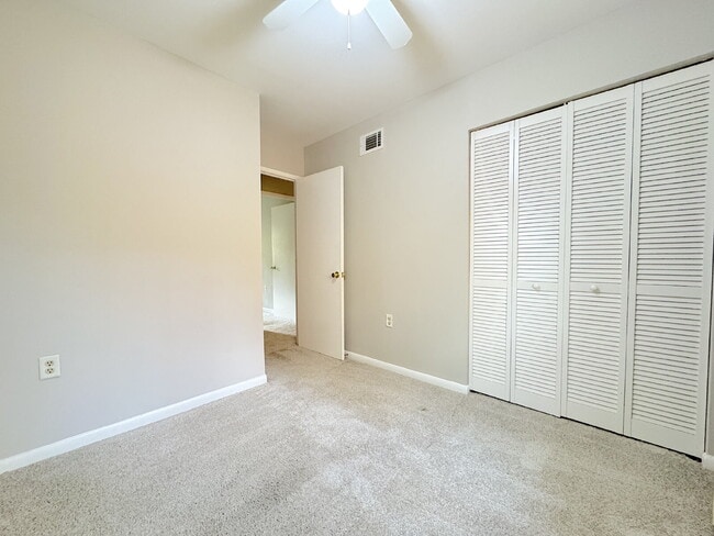 Building Photo - Charming Reston Townhome in a Prime Location