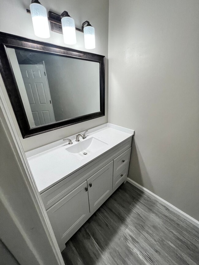 Building Photo - 575 Heritage Ct