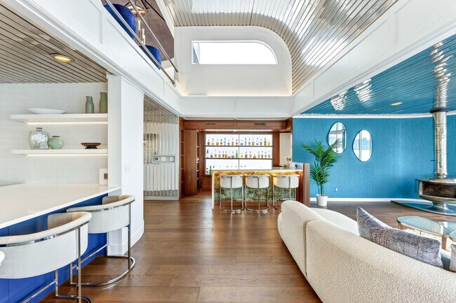 Building Photo - 3307 NE Marine Dr
