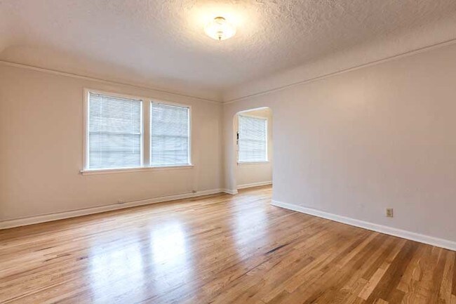 Building Photo - Marquam Manor