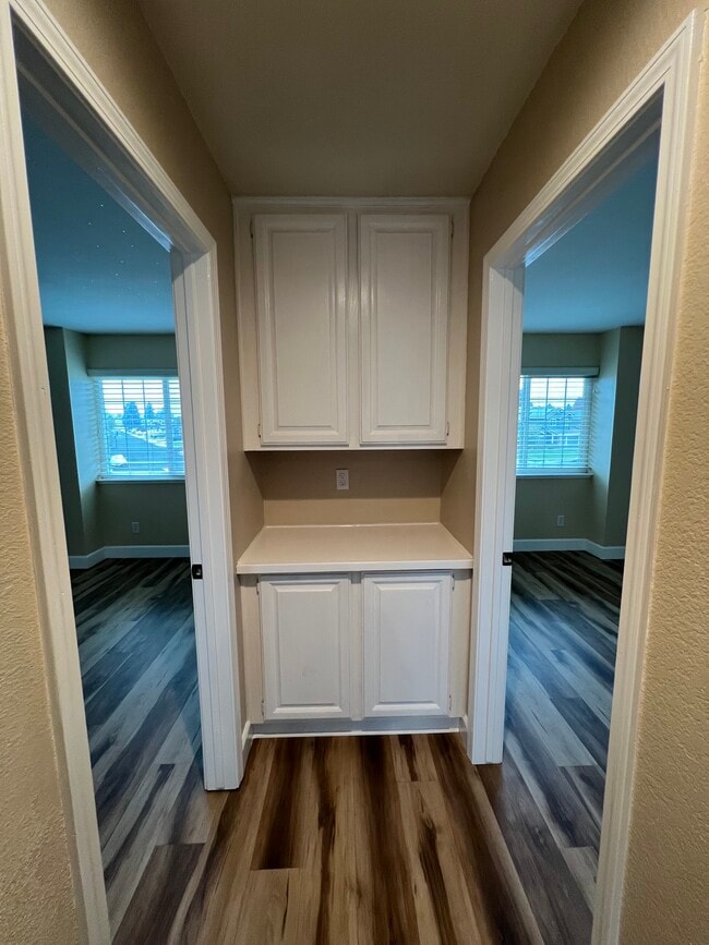 Building Photo - 827 Notre Dame Dr