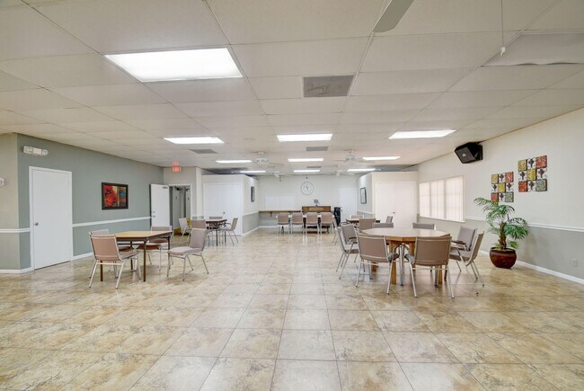 Building Photo - 735 North Dr