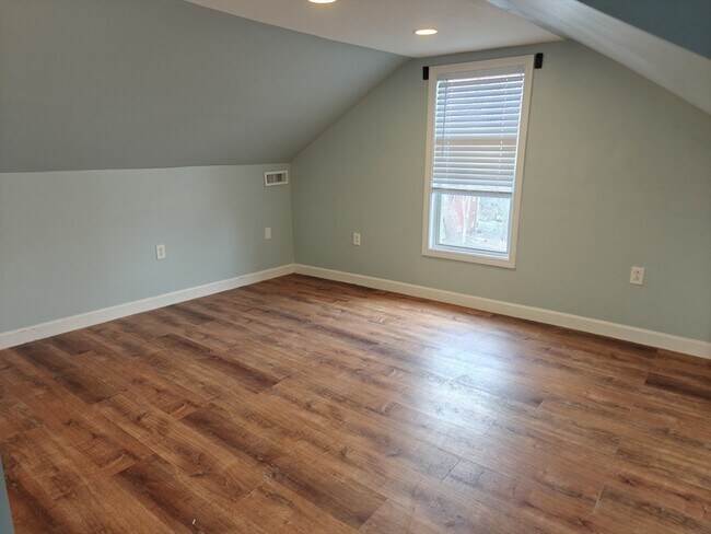 Building Photo - 102 Mt Pleasant Ave