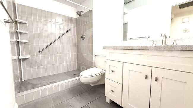 Building Photo - 13211 N Cedar Dr