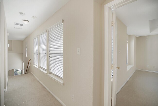 Building Photo - 111 Zephyr Bend Pl