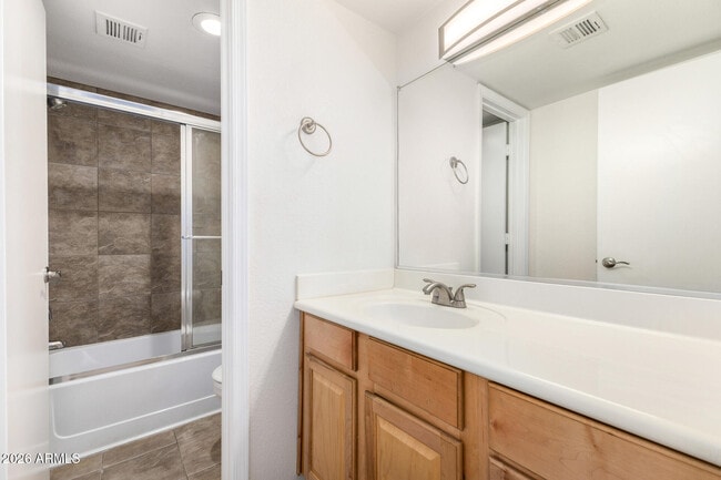 Building Photo - 1880 E Morten Ave