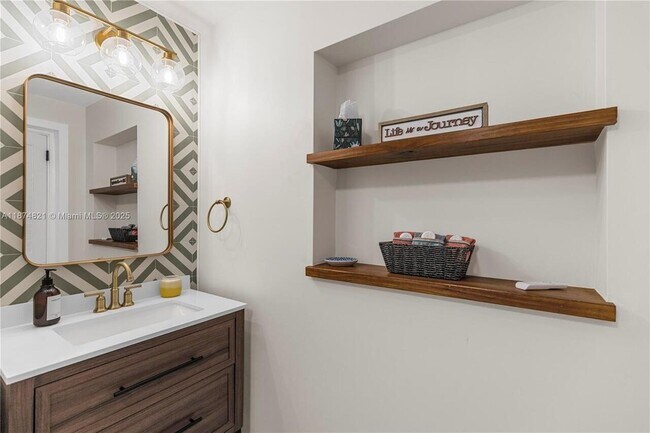 Building Photo - 1116 SE 13th Ct