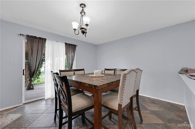 Building Photo - 14 View Point Dr