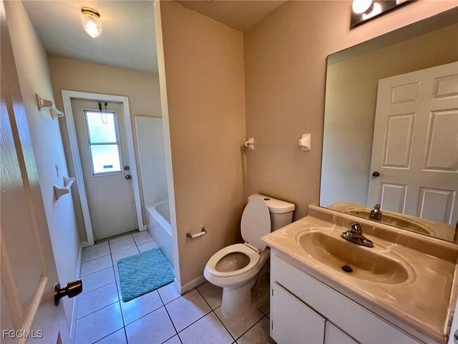Building Photo - 621 SW 10th Pl