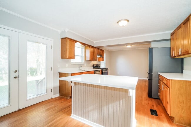 Building Photo - 5086 Sand Ct